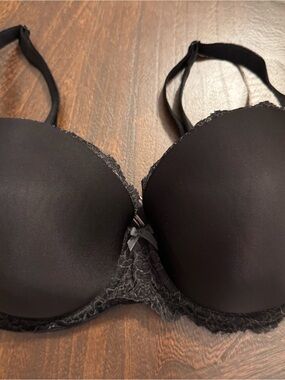 Victorias Secret Black Lace Trim Push-Up Bra - Women Intimates